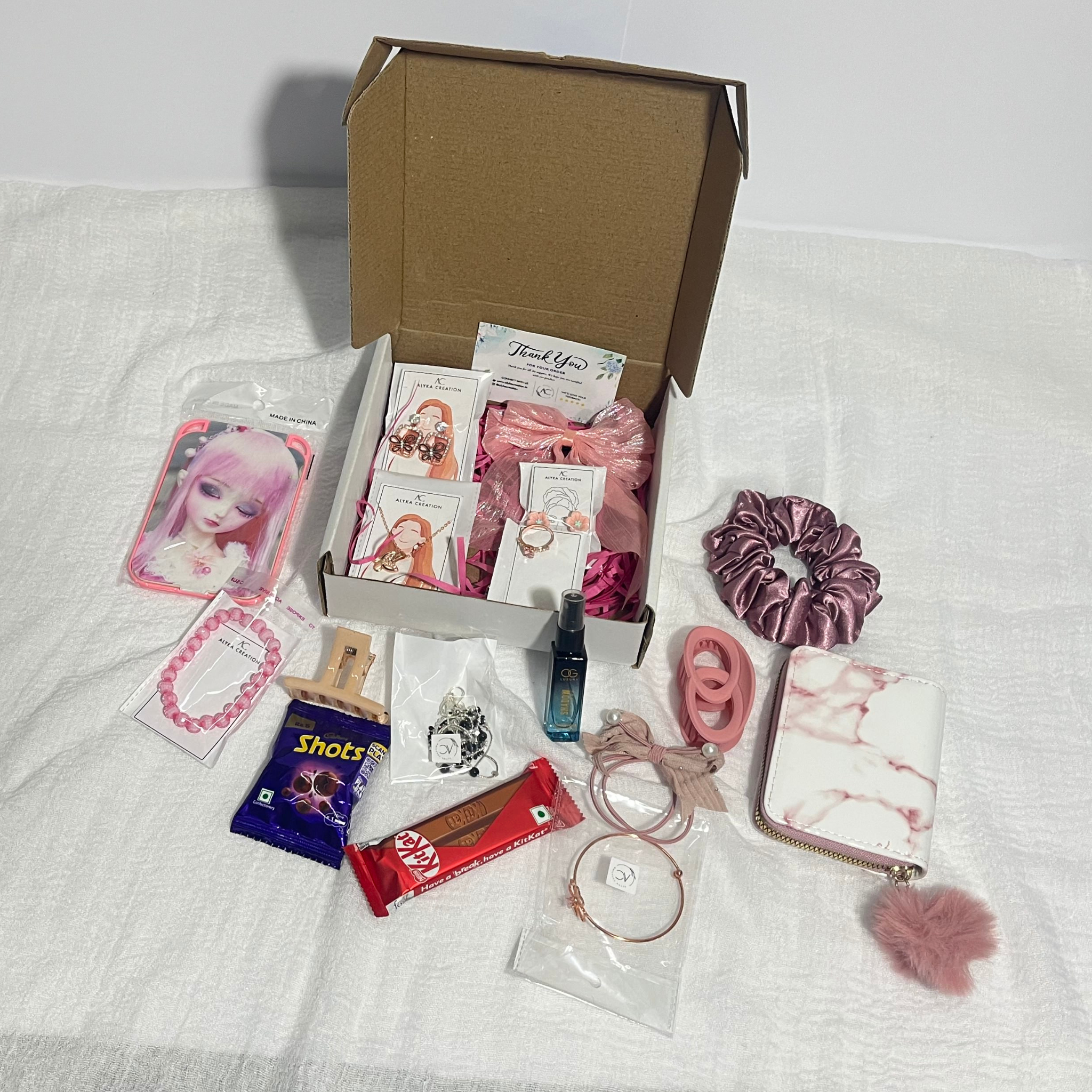 16-Pieces Gift Hamper ( Best for girlfriend, friend, loved ones etc.)